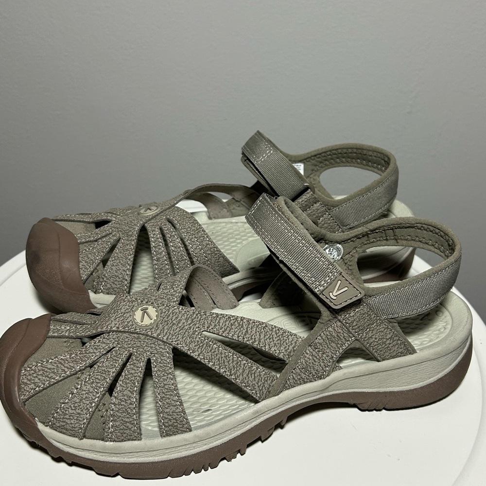 Women's Taupe Sandals